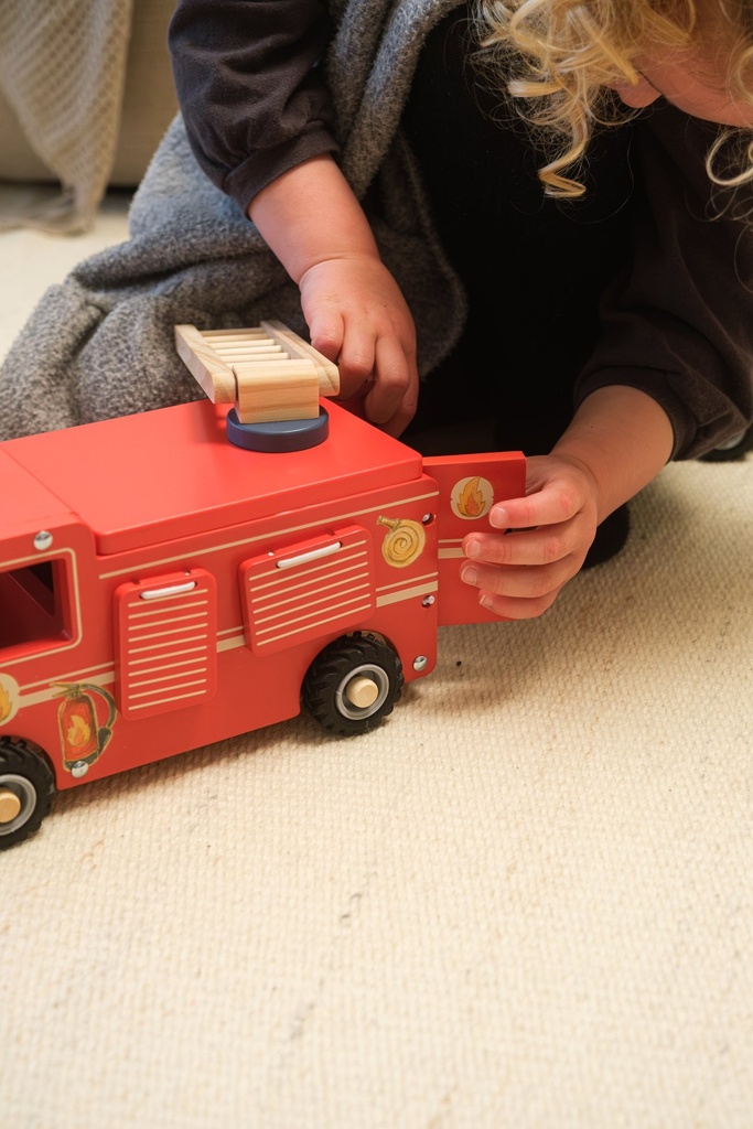 511187, Egmont Toys, Πυροσβεστικό Όχημα με Μικρό Φιλαράκι – Μεγάλο - Image 4