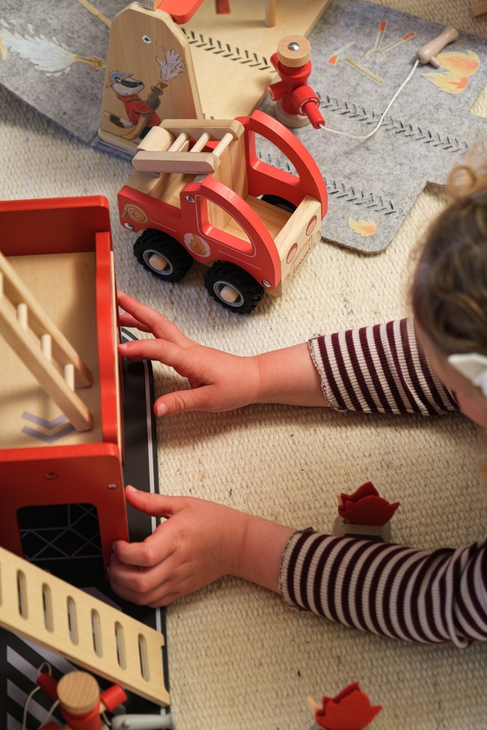 511189, Egmont Toys, Μεγάλος Πυροσβεστικός Σταθμός με Αξεσουάρ και Μικρό Φιλαράκι - Image 4